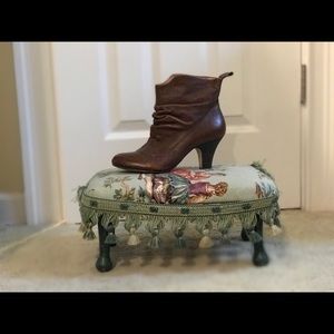 Steve Madden!!! Lightly worn dark leather boots